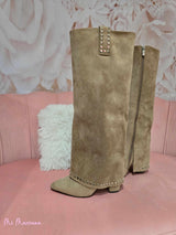 BOTAS POLIPIEL TACHUELAS BEIGE