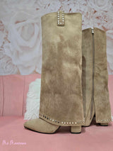 BOTAS POLIPIEL TACHUELAS BEIGE