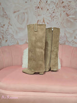 BOTAS POLIPIEL TACHUELAS BEIGE