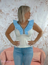 CAMISETA CUELLO VOLANTES BLANCA