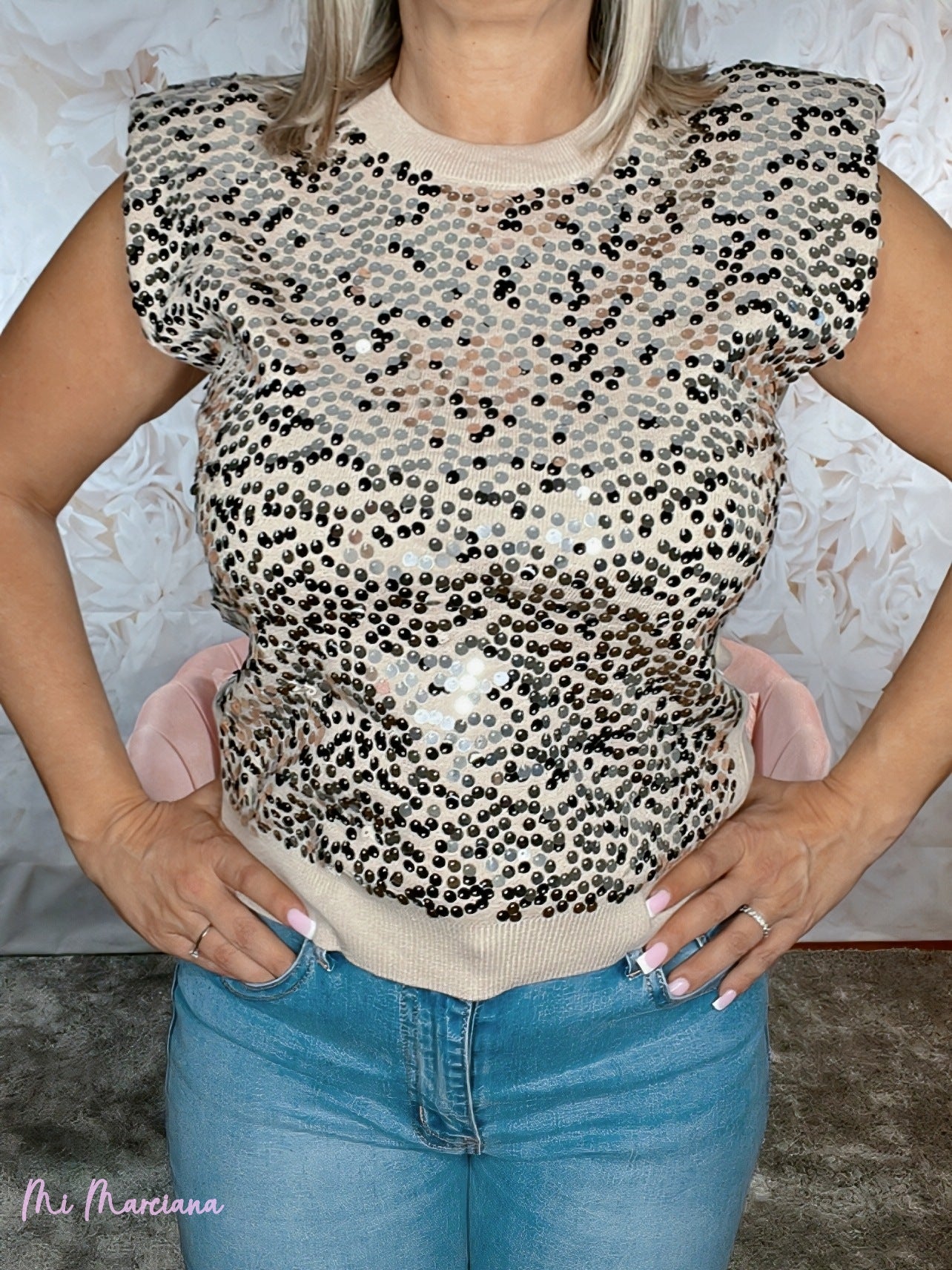 T-SHIRT DE MALHA ACOLCHOADA COM OMBROS DE PAESTRAS BEGE