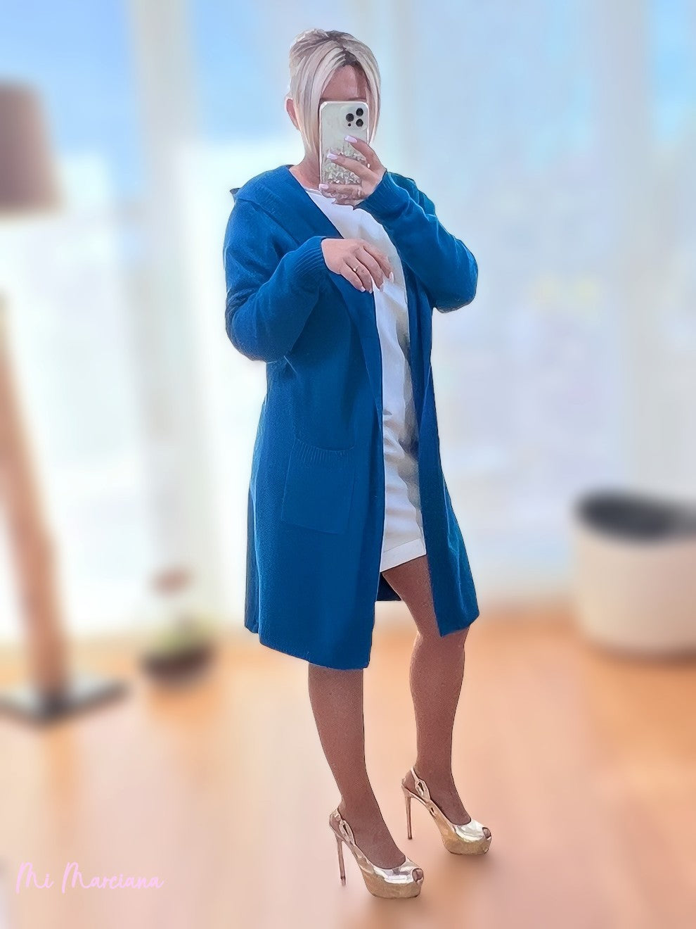 CARDIGAN DE MALHA COM CAPUZ AZUL