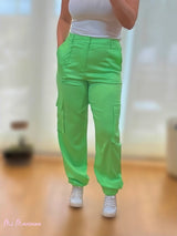 CALÇA CARGO DE CETIM ENRUGADO VERDE FLUOR