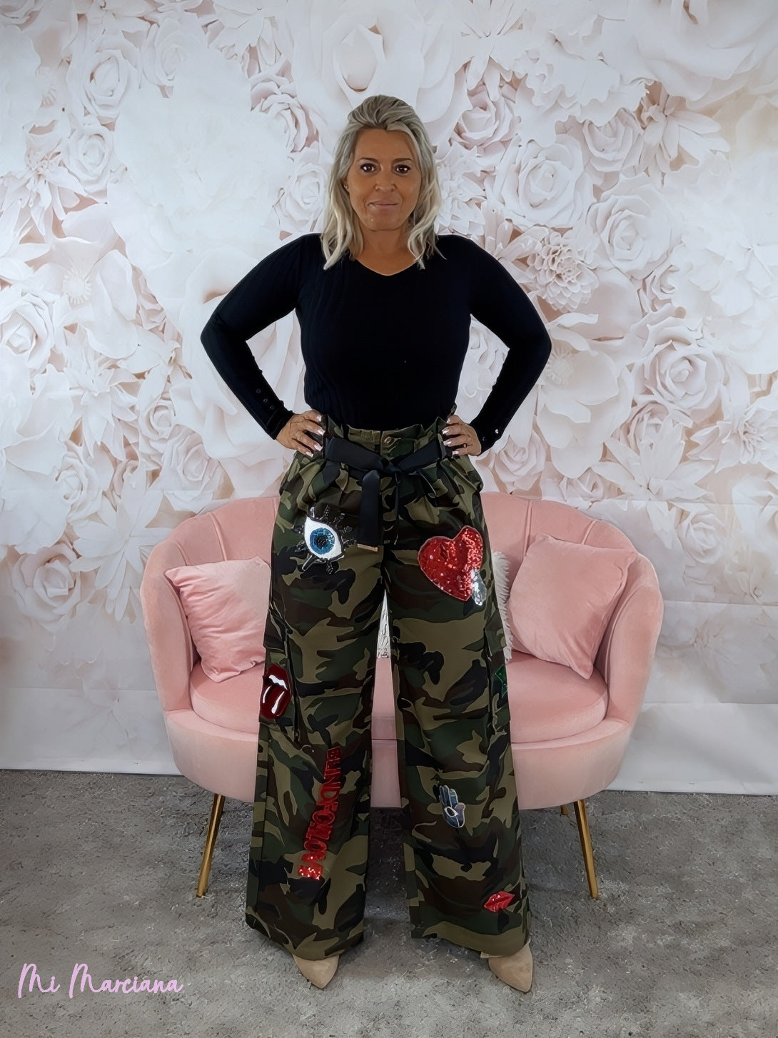 PANTALÓN DENIM ANCHO CAMUFLAJE PARCHES