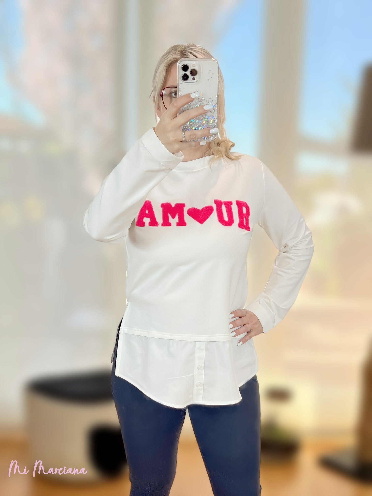 SUDADERA AMOUR FELPA BLANCA CON BAJO CAMISA