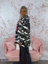 SUDADERA OVERSIZE CAMUFLAJE LETRAS FLÚOR