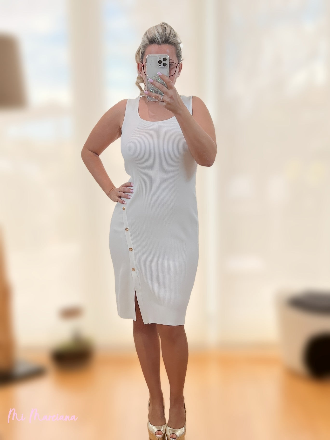 VESTIDO MIDI CANAL BRANCO COM BOTÕES DOURADOS