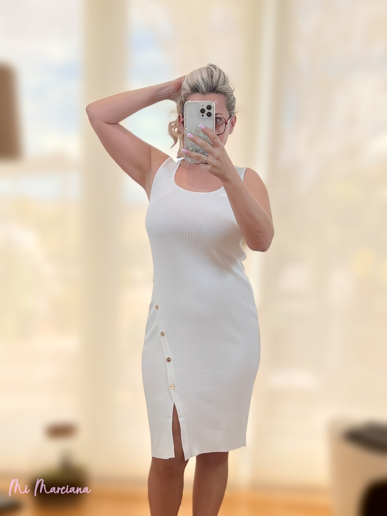 VESTIDO MIDI CANAL BRANCO COM BOTÕES DOURADOS